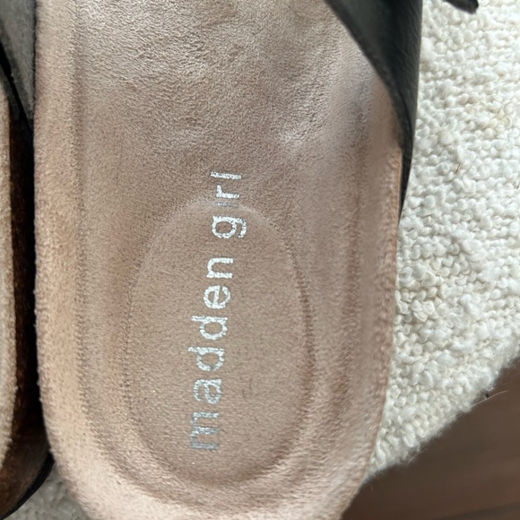 Madden Girl Black  Bryceee Footbed Sandals, Toe Ring Design Size 7 - Picture 4 of 5